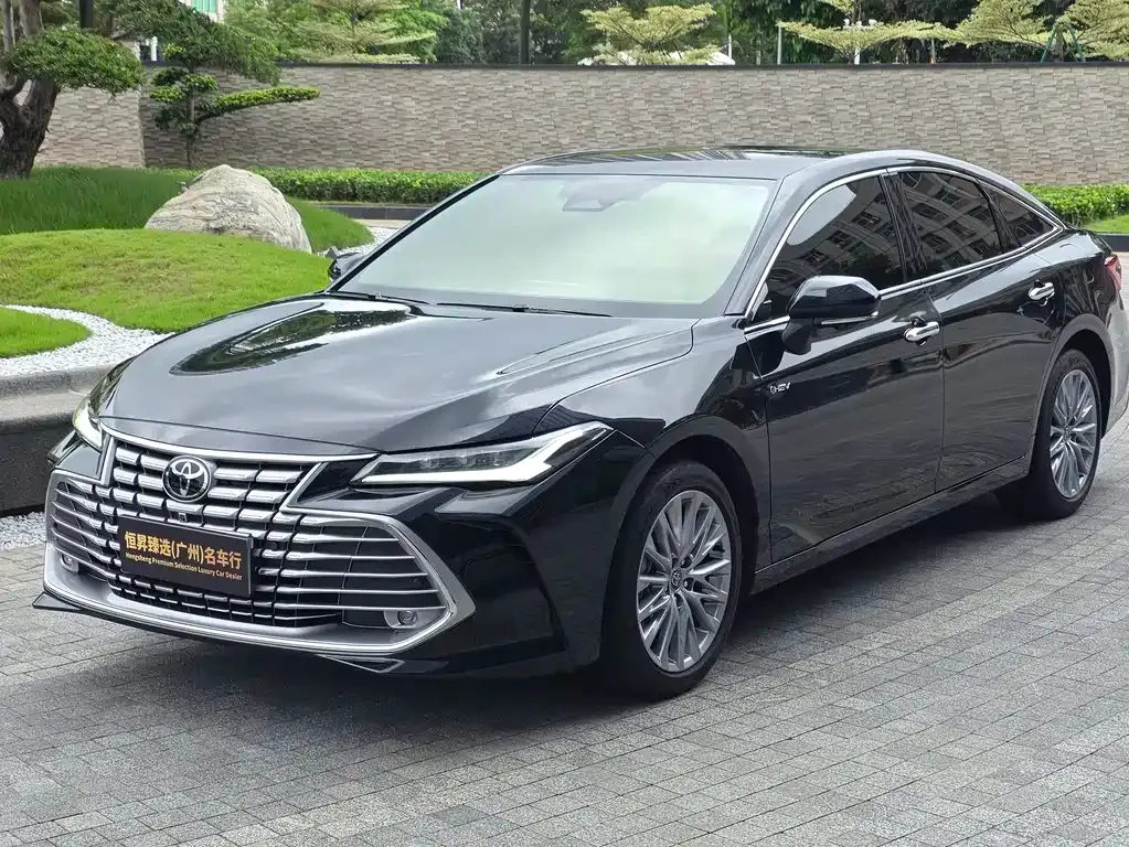 Toyota Avalon — фото 1