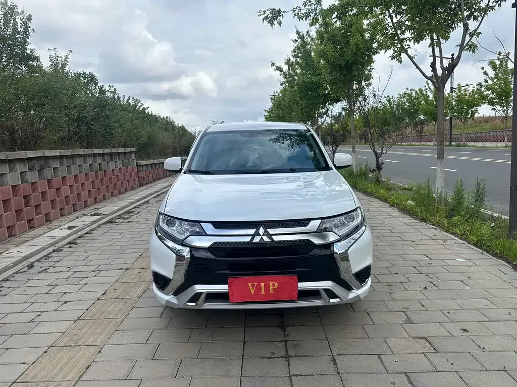 Mitsubishi Outlander — фото 9