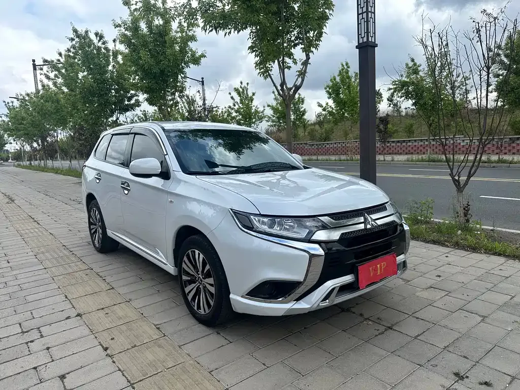 Mitsubishi Outlander — фото 8
