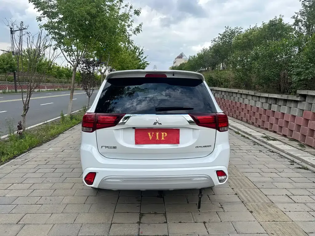 Mitsubishi Outlander — фото 4