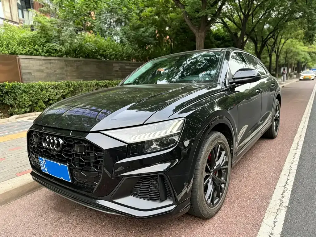 Audi Q8 — фото 1