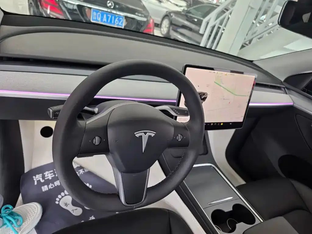Tesla Model Y — фото 5
