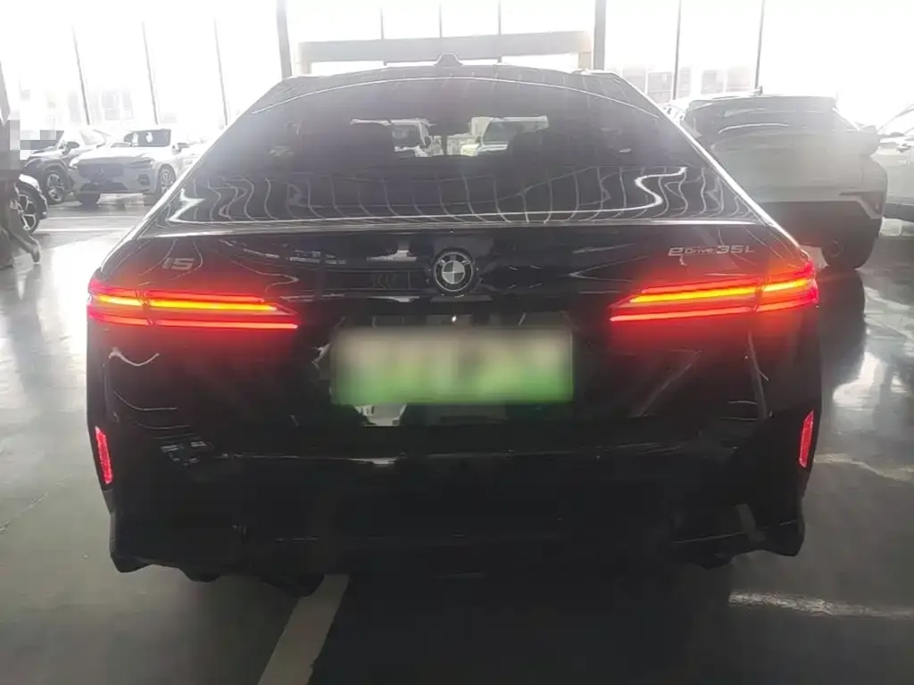 BMW i5 — фото 2