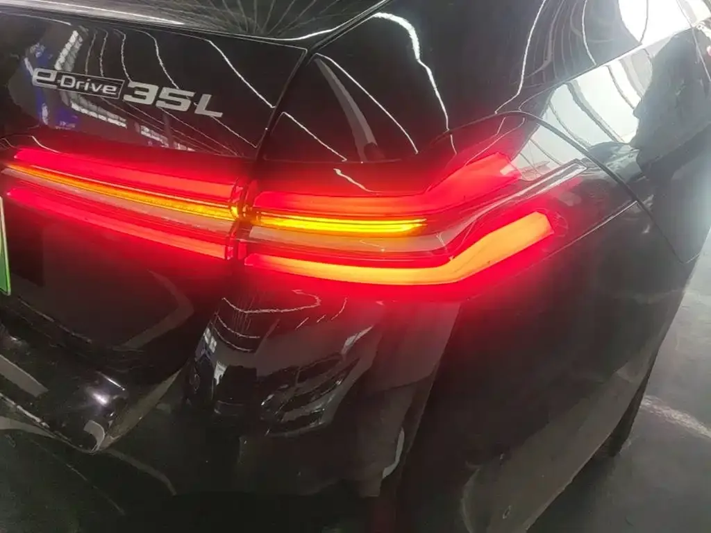 BMW i5 — фото 5