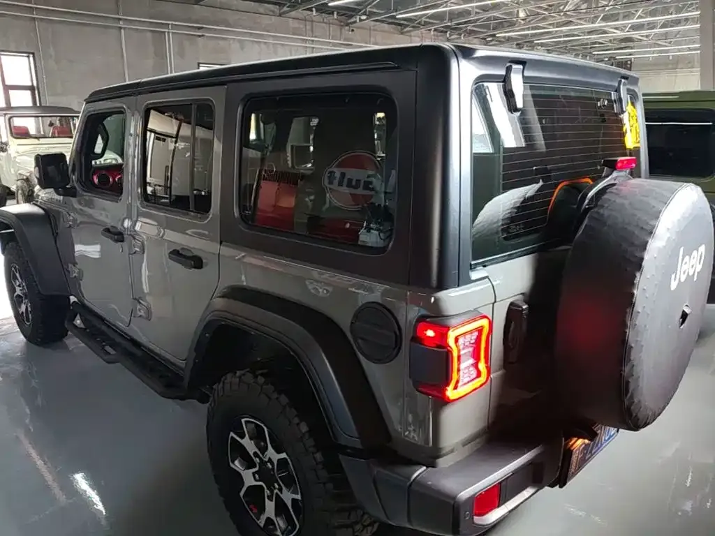 Jeep Wrangler — фото 9