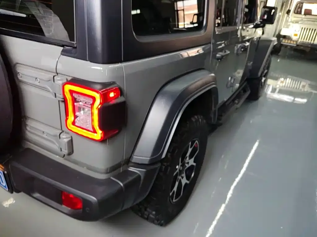 Jeep Wrangler — фото 2