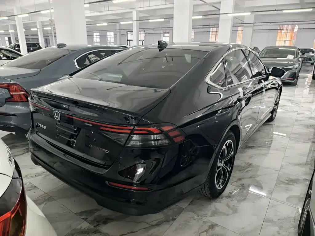 Honda Accord — фото 9