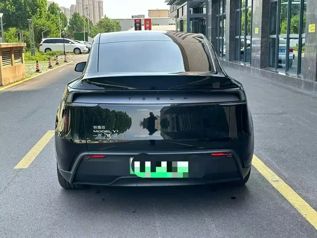 Tesla Model Y — фото 6