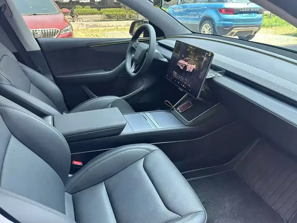 Tesla Model Y — фото 2
