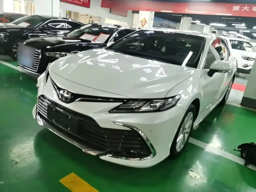 Toyota Camry — фото 4
