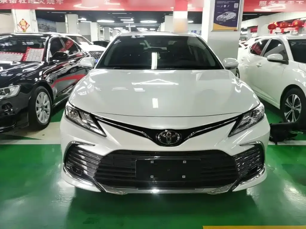 Toyota Camry — фото 5