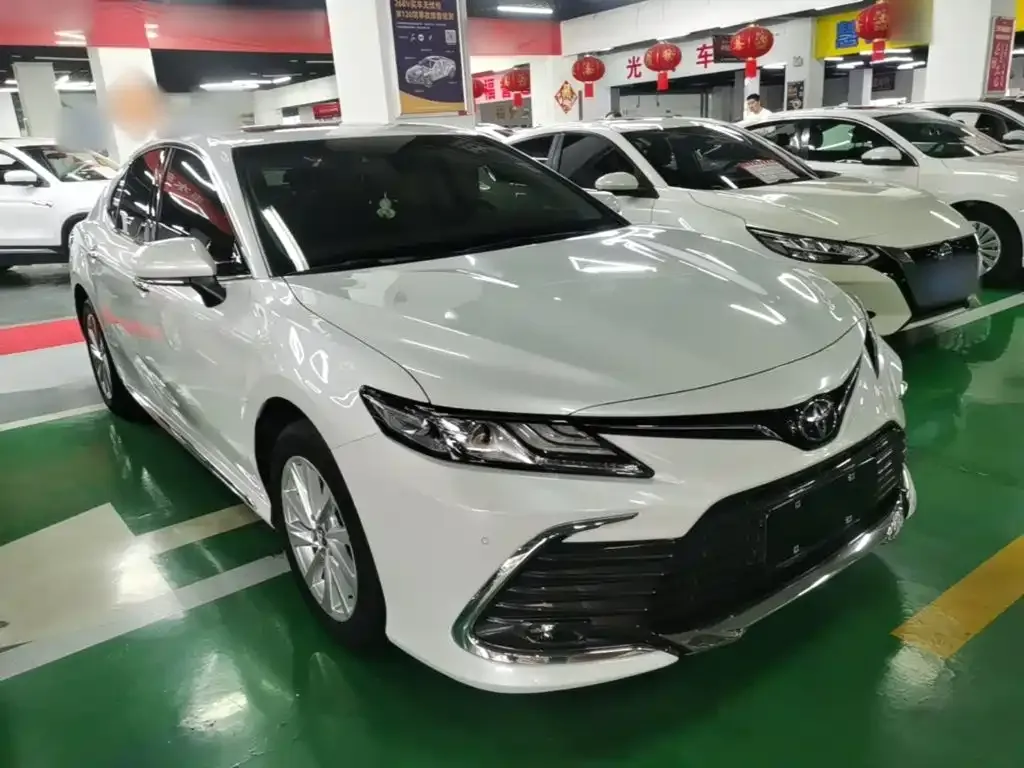 Toyota Camry — фото 10