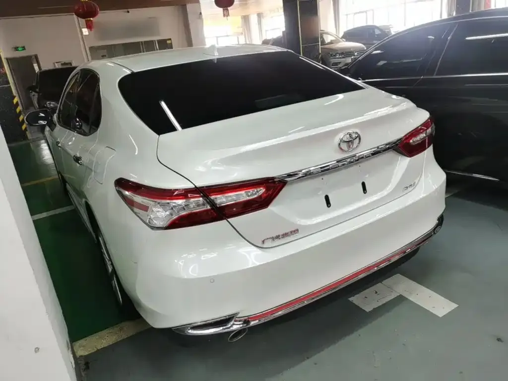 Toyota Camry — фото 8