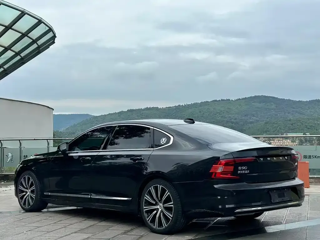 Volvo S90 — фото 2