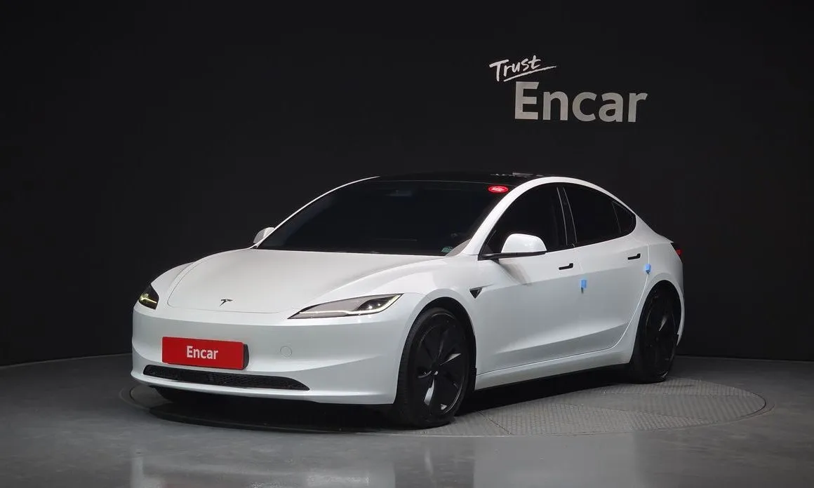 Tesla Model 3 — фото 1