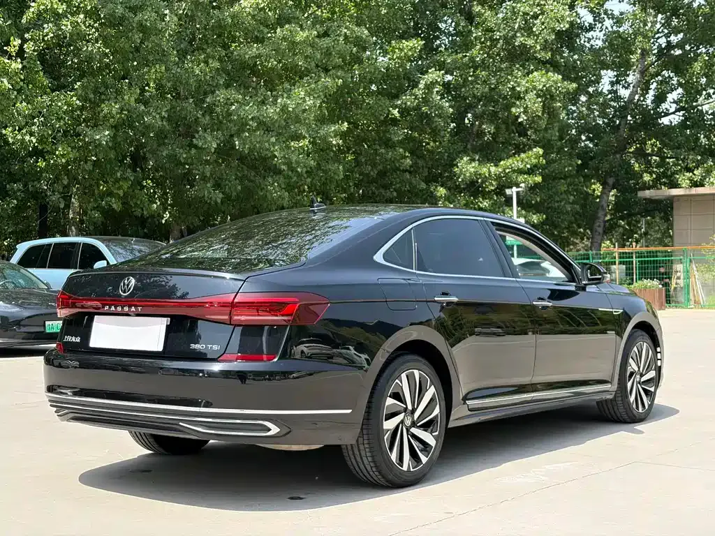 Volkswagen Passat — фото 10