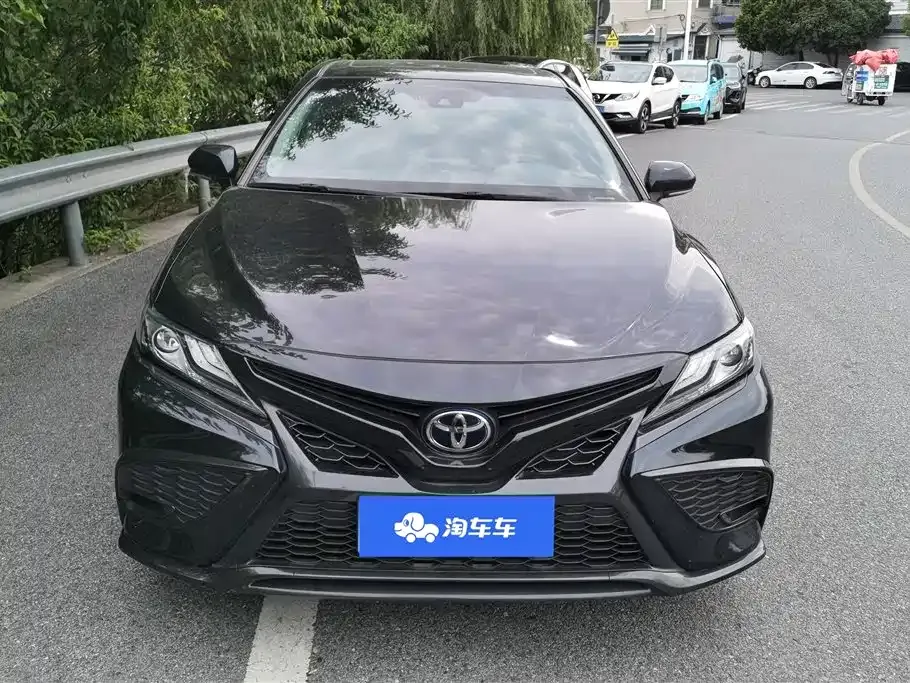 Toyota Camry — фото 5
