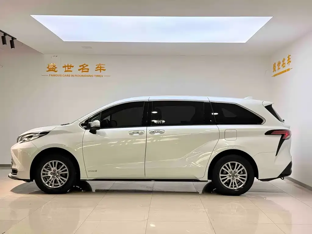 Toyota Sienna 2023 из CN, фото 10