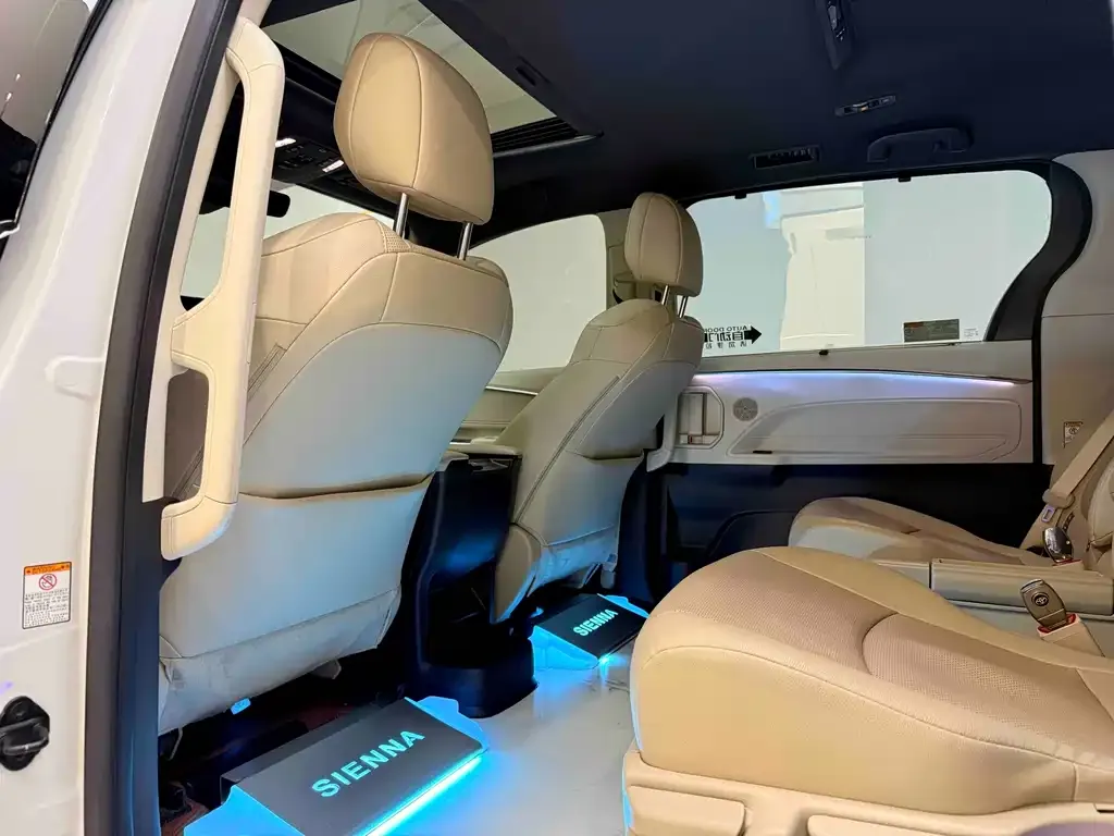 Toyota Sienna 2023 из CN, фото 3