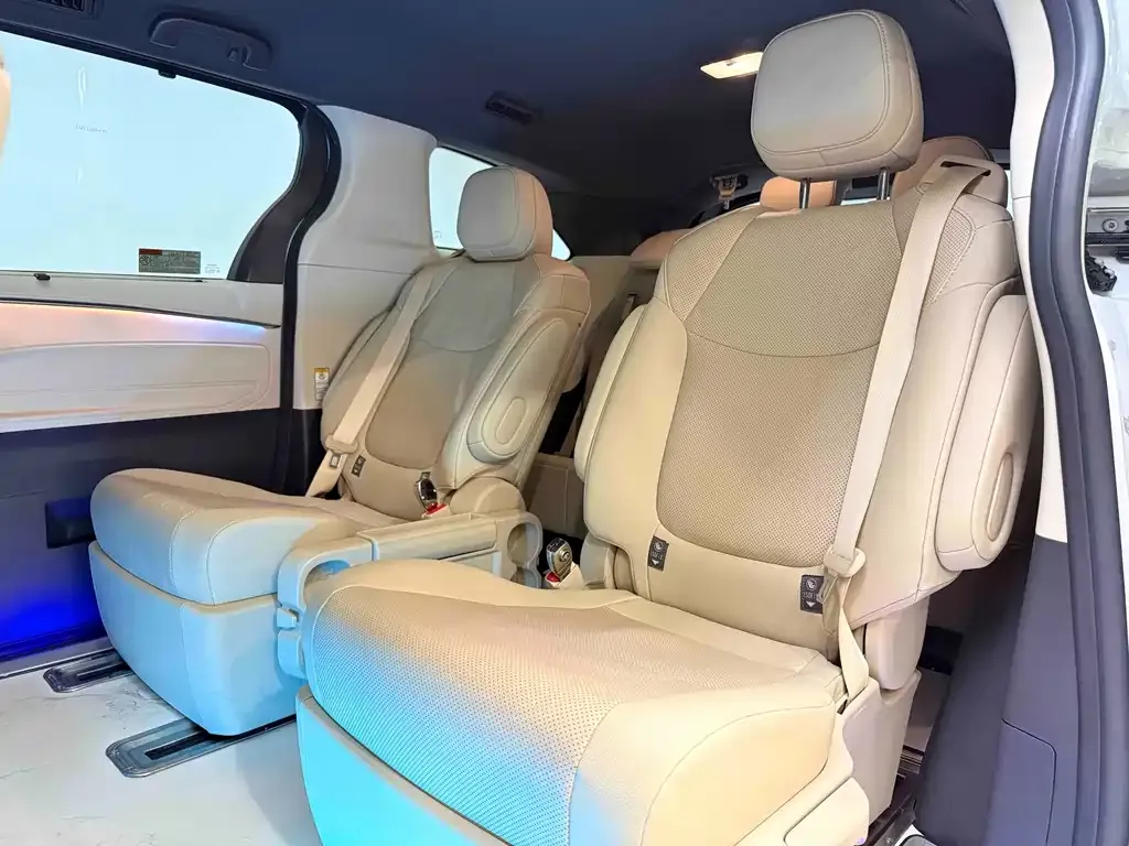 Toyota Sienna 2023 из CN, фото 9
