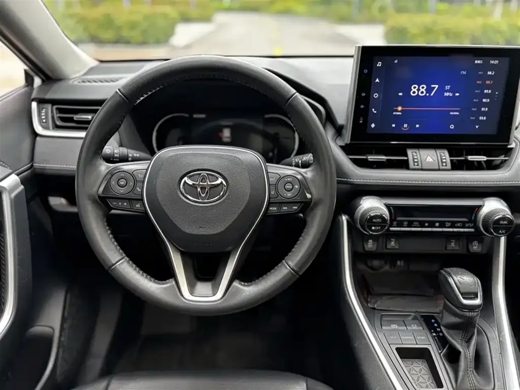 Toyota RAV4 — фото 6