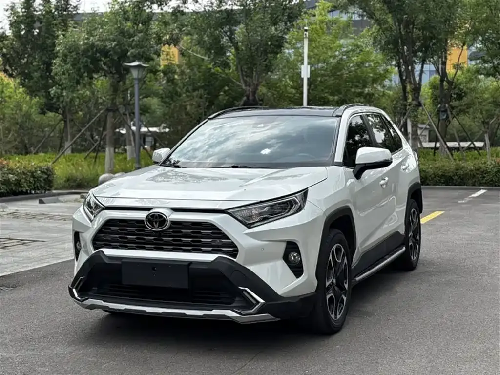 Toyota RAV4 — фото 9