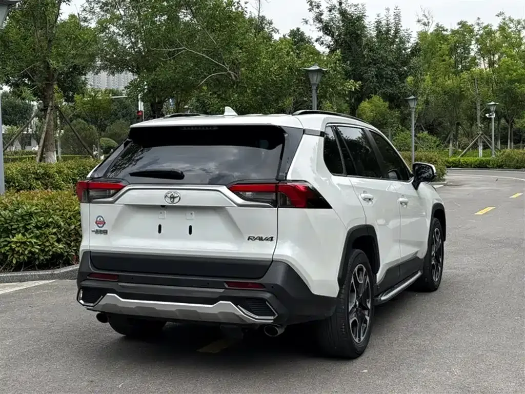 Toyota RAV4 — фото 4