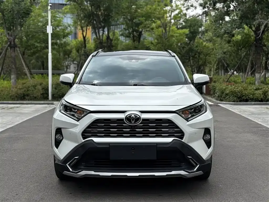 Toyota RAV4 — фото 10