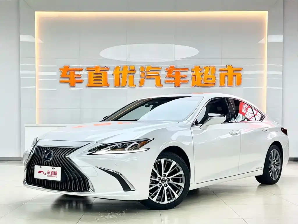 Lexus ES — фото 1