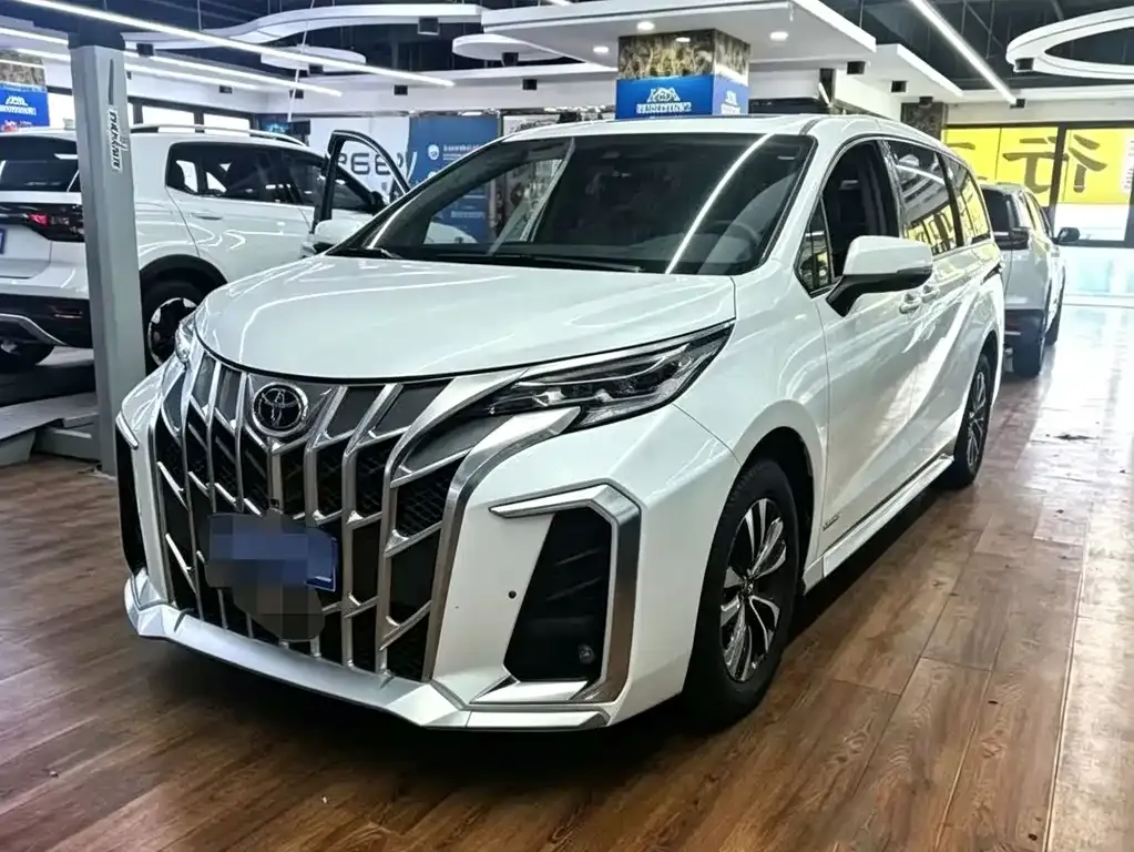Toyota Granvia — фото 1