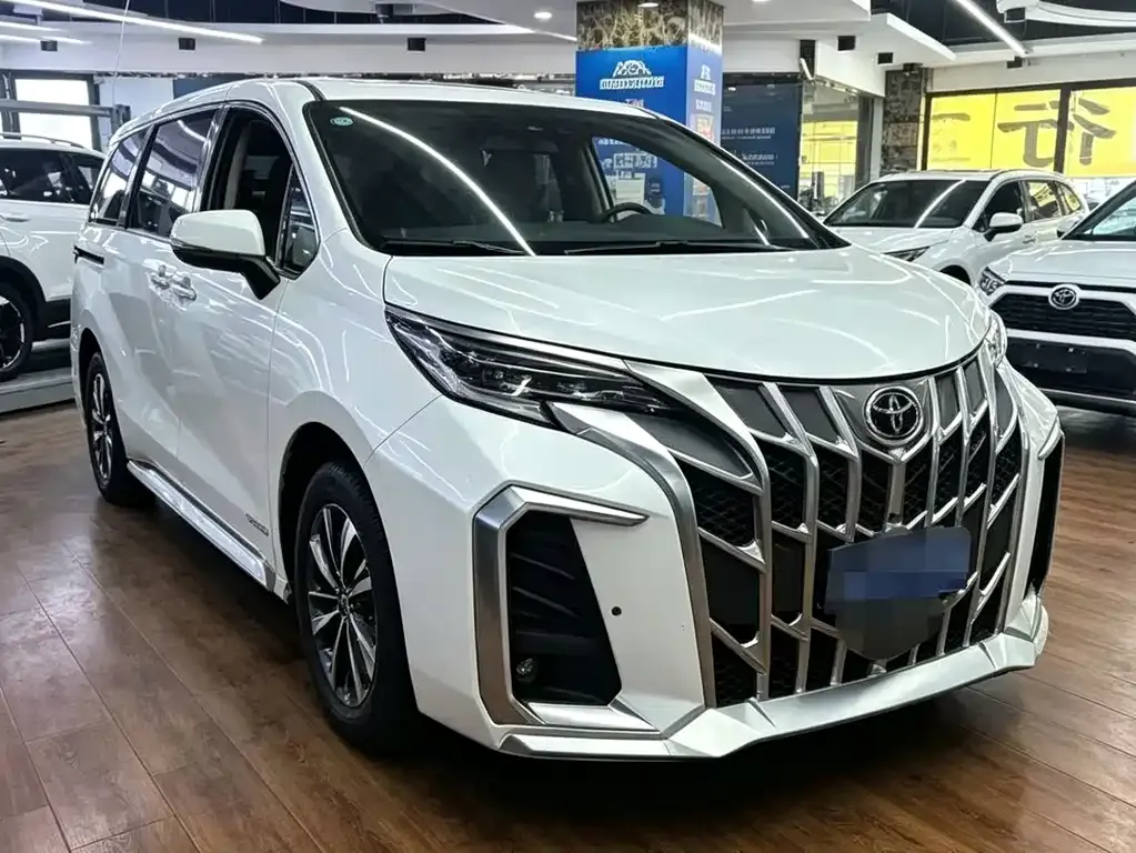 Toyota Granvia — фото 6