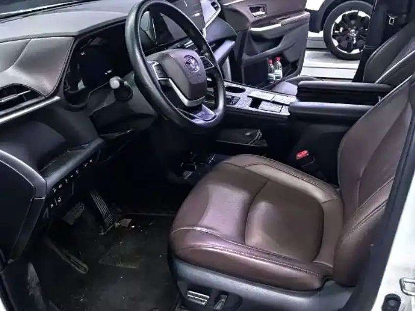 Toyota Granvia — фото 3