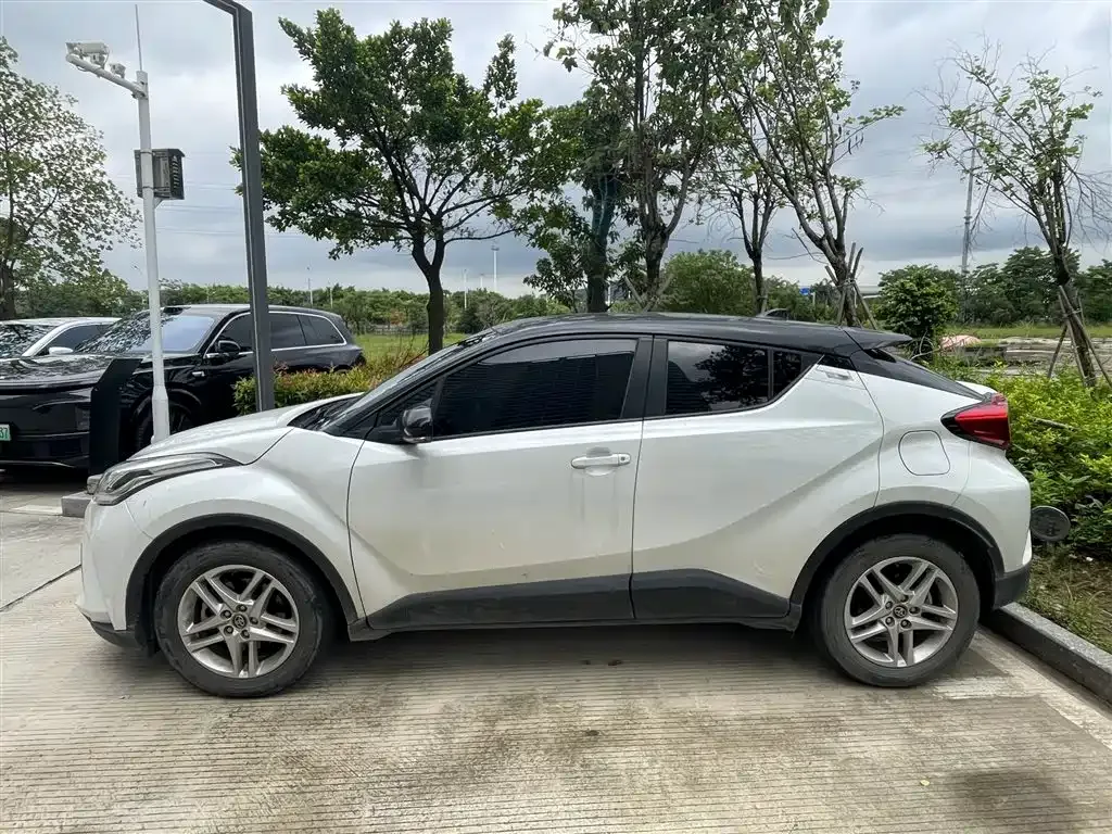 Toyota C-HR 2022 из CN, фото 2