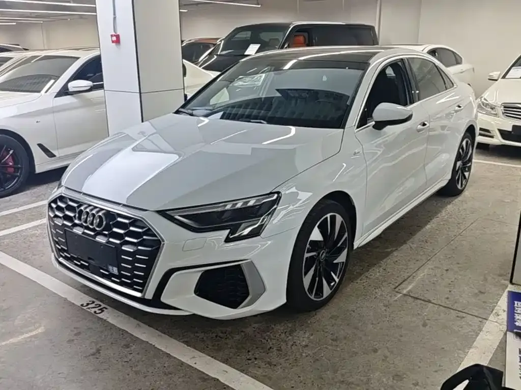 Audi A3 — фото 1