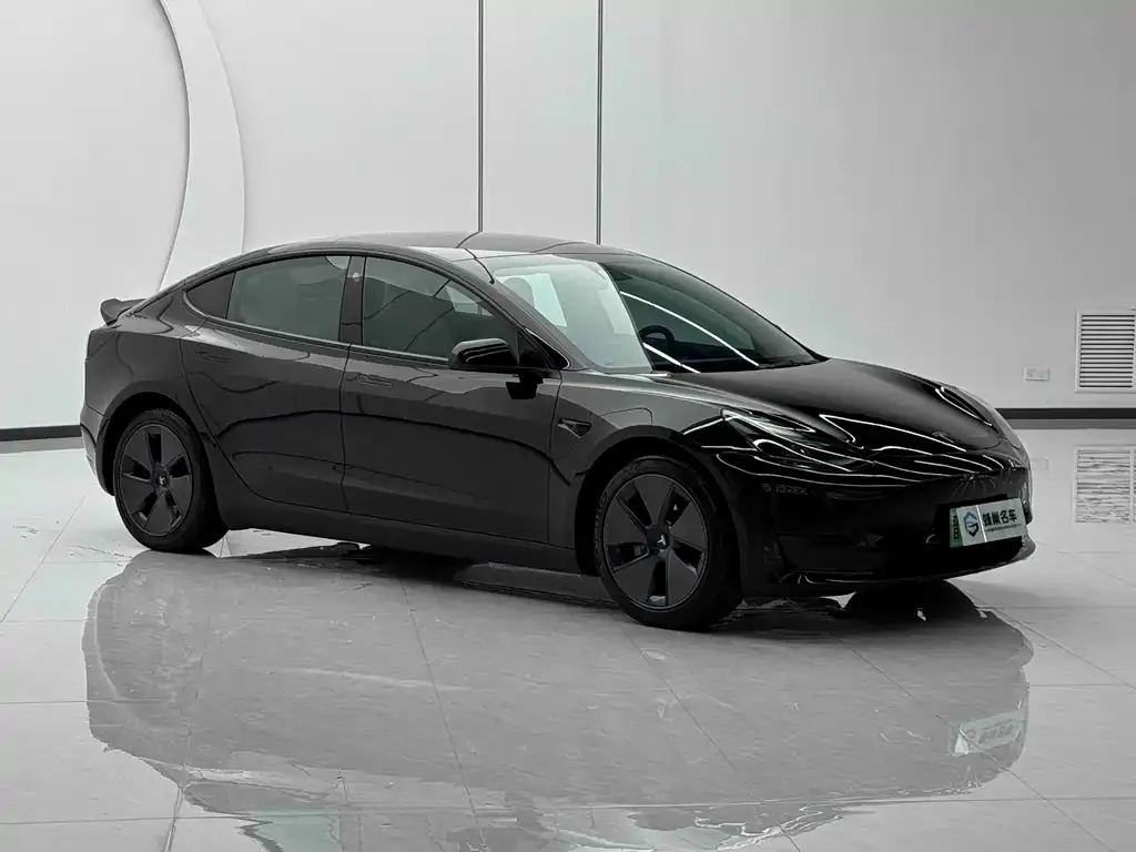 Tesla Model 3 — фото 4