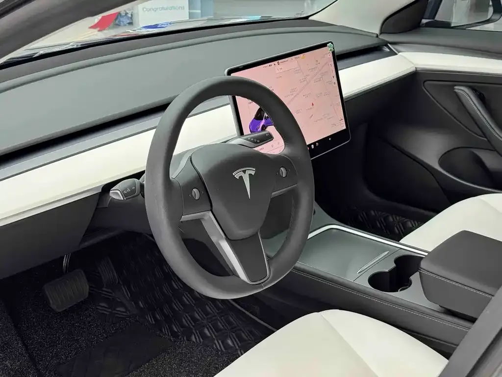 Tesla Model 3 — фото 7