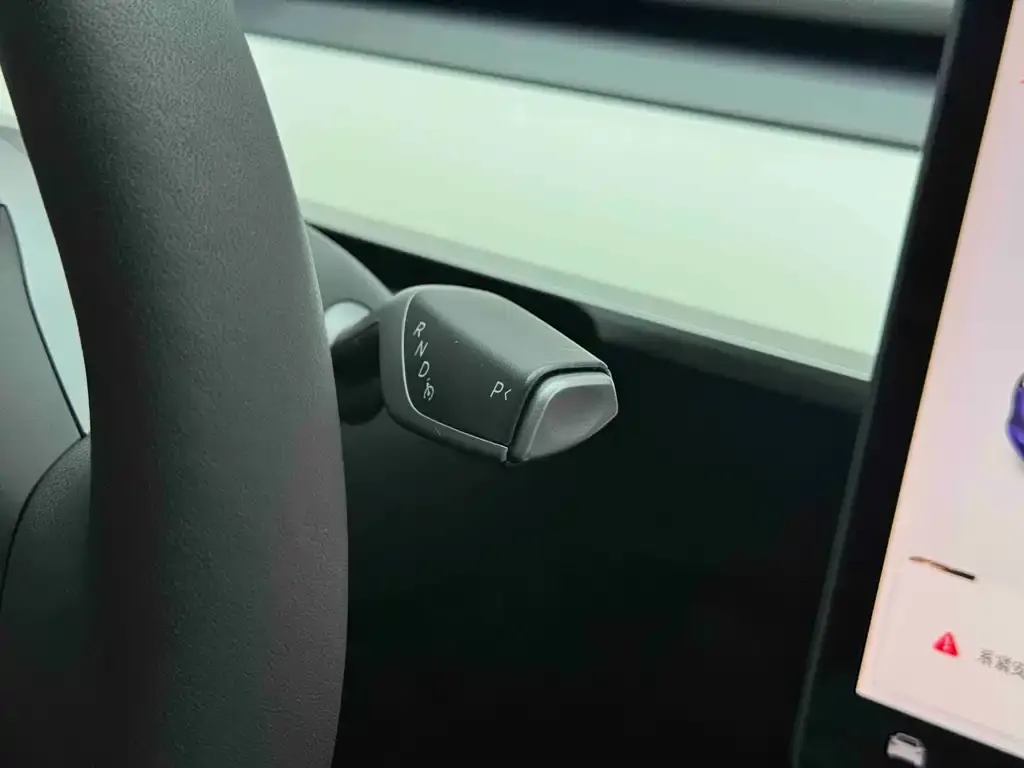 Tesla Model 3 — фото 10