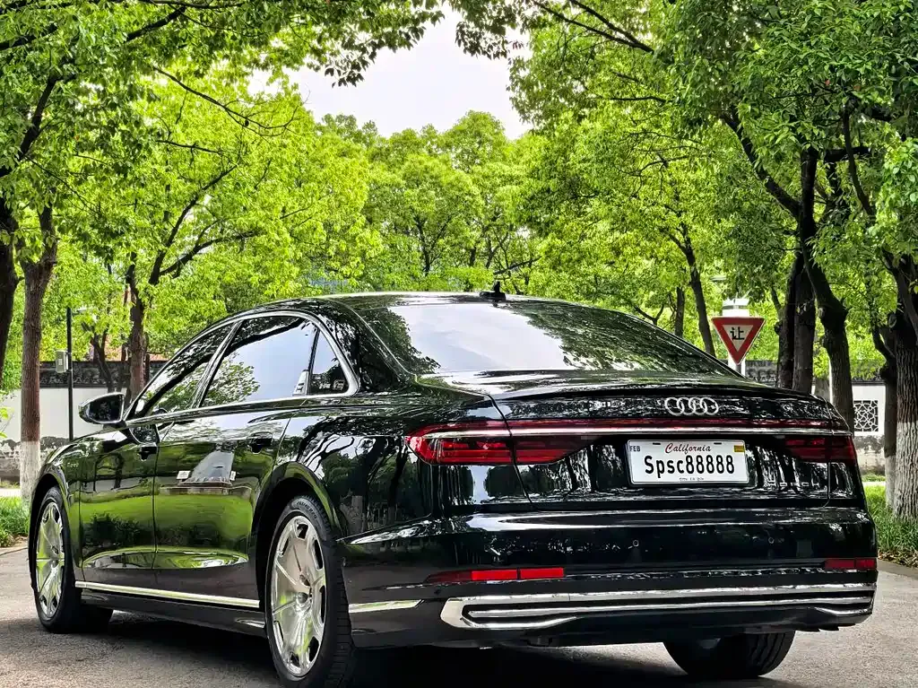 Audi A8 — фото 4