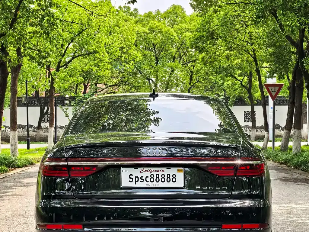 Audi A8 — фото 6