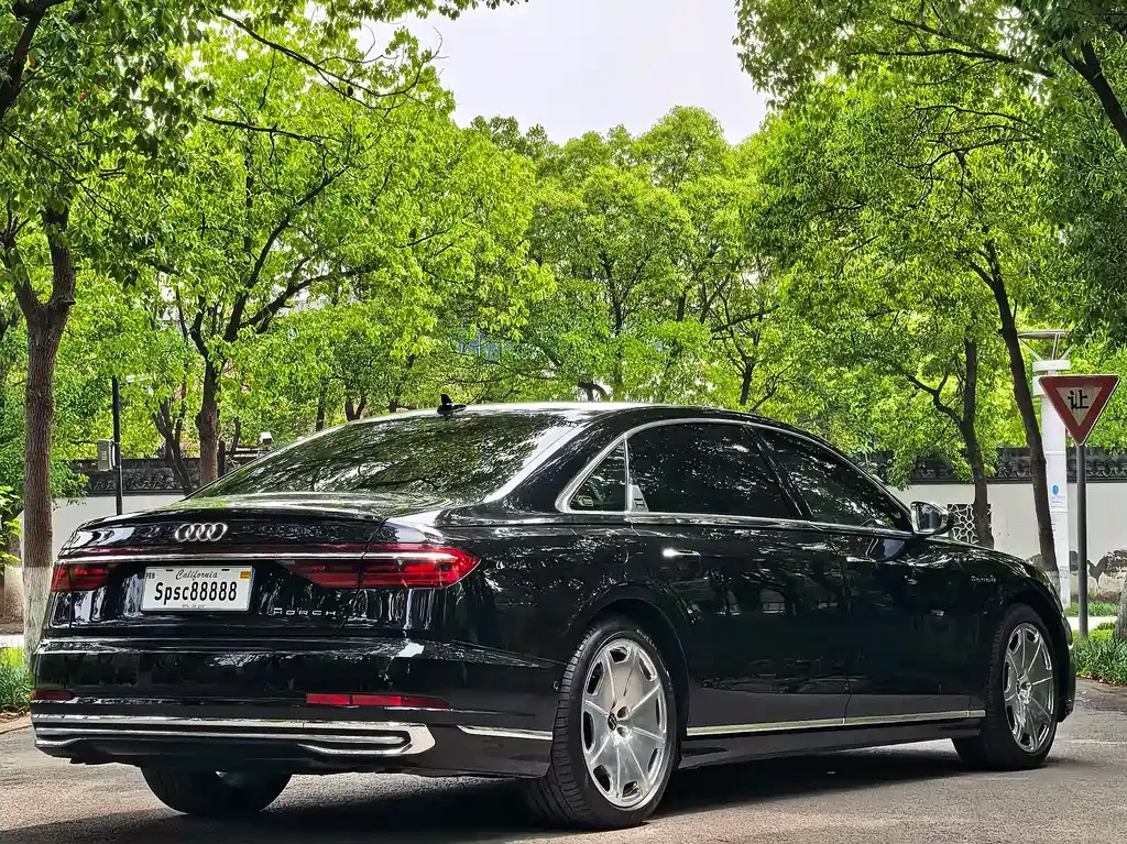 Audi A8 — фото 8