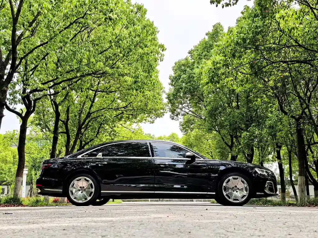 Audi A8 — фото 9