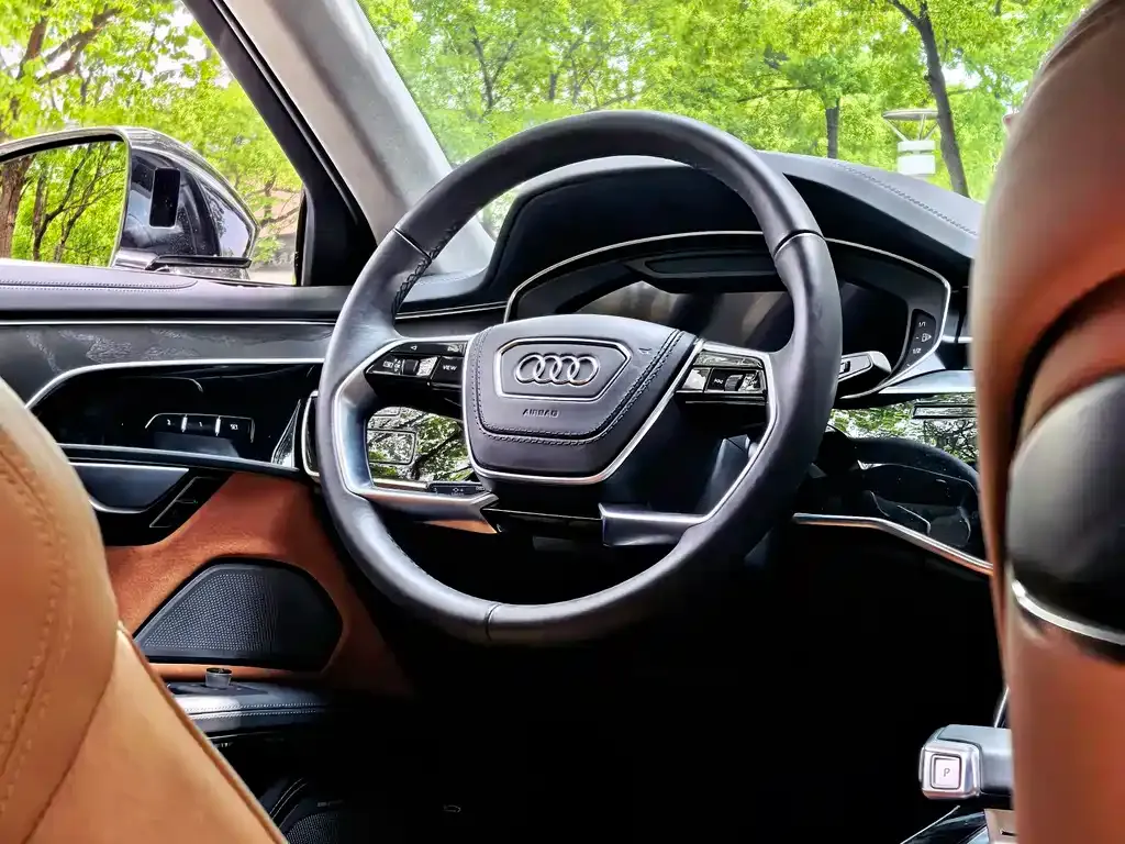 Audi A8 — фото 2