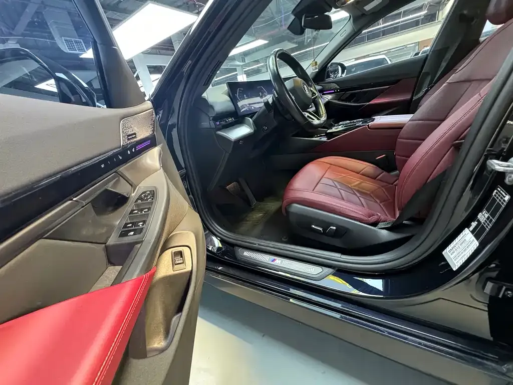 BMW 5 Series 2025 из CN, фото 9