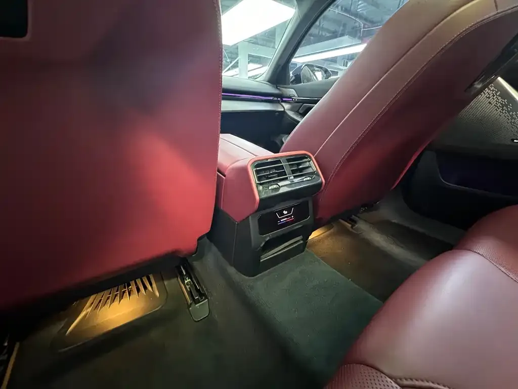 BMW 5 Series 2025 из CN, фото 2