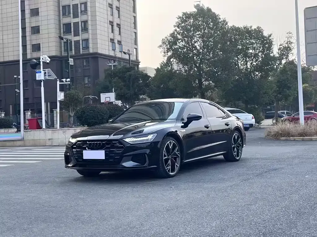 Audi A7L — фото 1