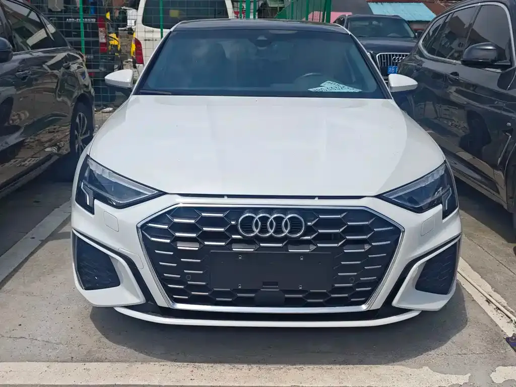 Audi A3 — фото 1