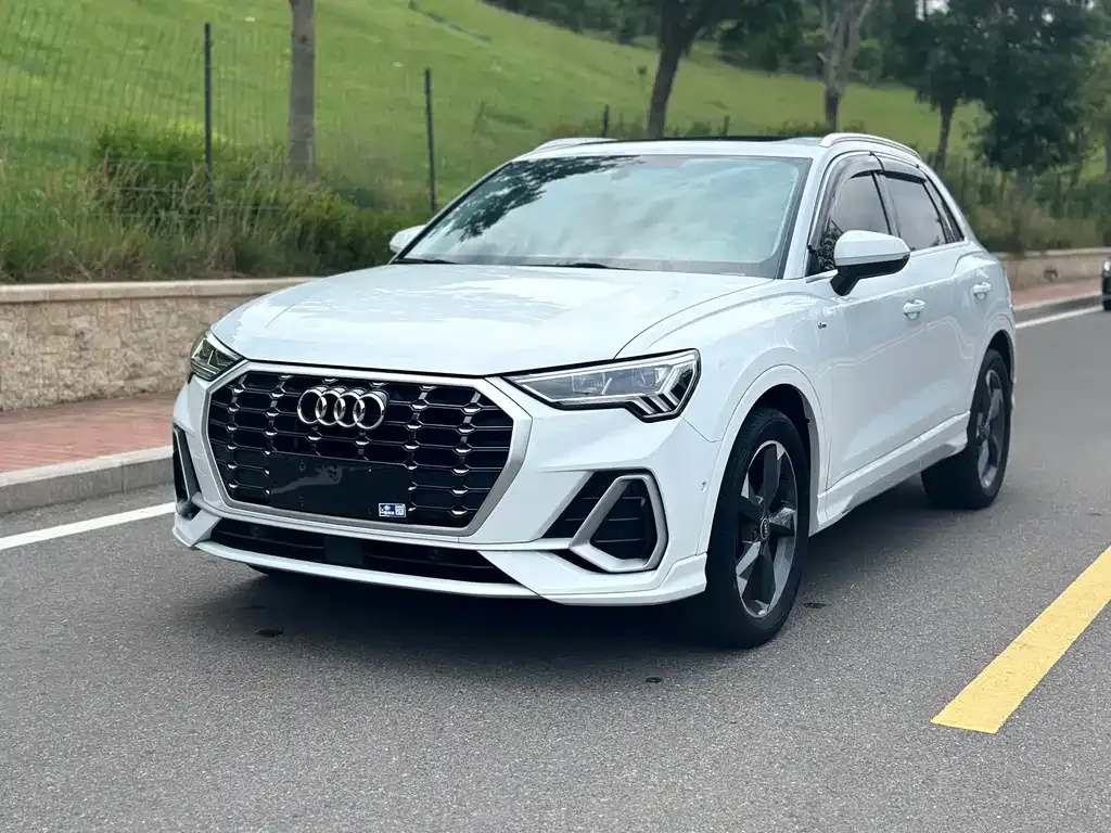 Audi Q3 — фото 1