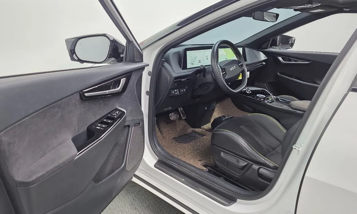 Kia EV6 2023 из KR, фото 8