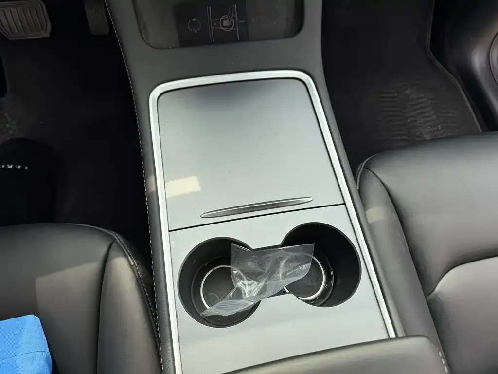 Tesla Model Y — фото 5