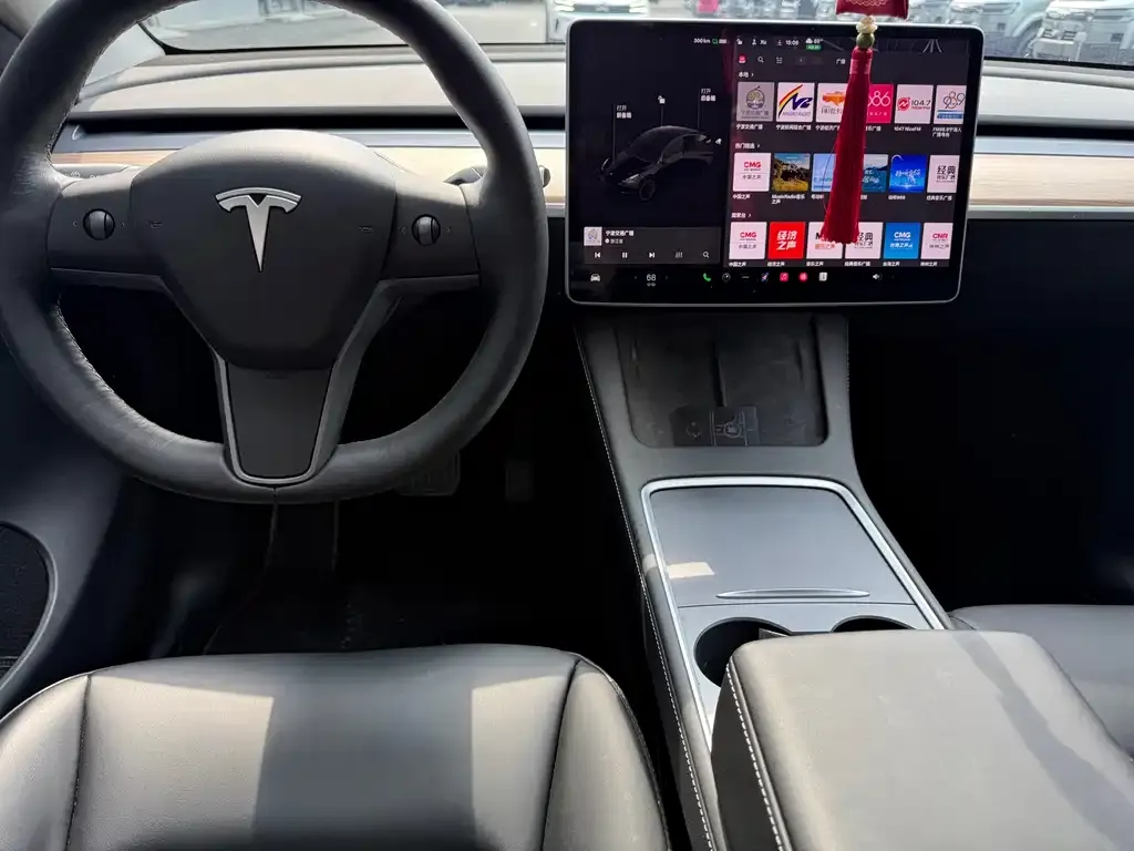 Tesla Model Y — фото 7
